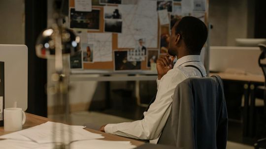 Usługi detektywistyczne w dużym mieście – jakie sprawy najczęściej trafiają do specjalistów?