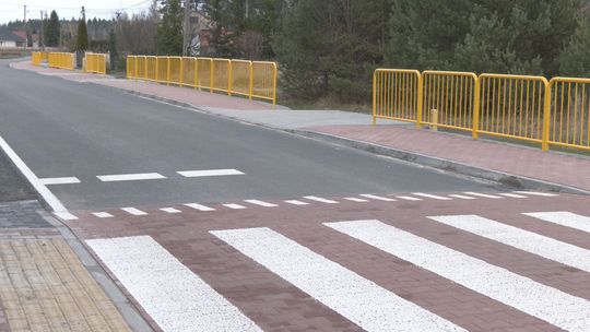 W Adamowie oddano fragment drogi. Inwestycja została zrealizowana we współpracy powiatu i gminy