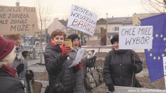 W Starachowicach protestowały kobiety krytyczne wobec rządu PiS