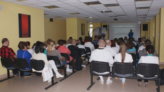 W Starachowicach szkolono fizjoterapeutów z „mechanicznego rozciągania kręgosłupa”