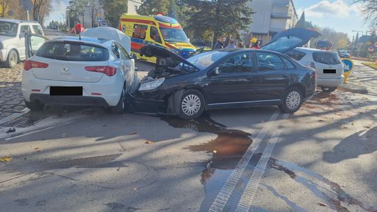 Wypadek samochodowy przed południem. Dwie osoby trafiły do szpitala