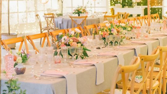 Wyposażenie sali bankietowej – czym się kierować przy aranżacji?