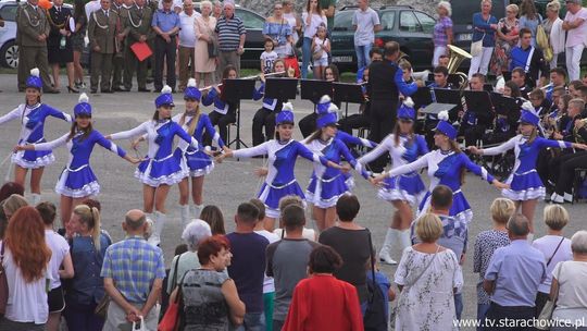 Występ Mażoretek oraz Orkiestry Dętej z Krasocina na placu przy ul. Na Szlakowisku