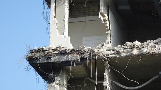 Wywóz gruzu - jak przebiega i kiedy należy go wykonać?