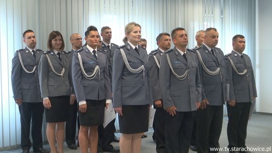 Z okazji Święta Policji awansowano w Starachowicach ponad 40 mundurowych