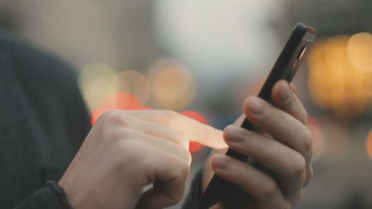 Zainstalował aplikację i stracił blisko 20 tys. zł. Oszuści nie dają za wygraną