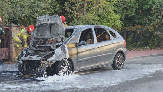 Zapalił się samochód, którym podróżowała matka z dzieckiem