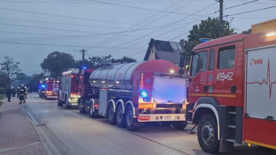 Zapłonęła mała stolarnia, od której zapalił się dom. W środku było 6 osób