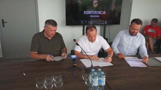Zarząd Staru Starachowice podpisał nowe umowy sponsorskie. To kwota ponad 600 tys. zł rocznie