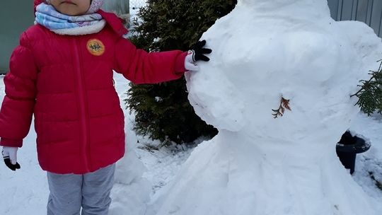 Zimowa rzeźba ze śniegu