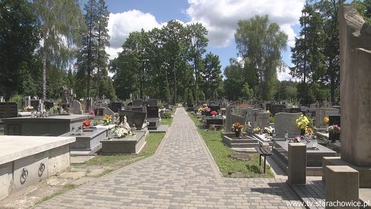 Zmiany na starachowickich cmentarzach