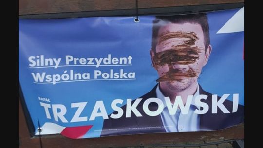 Zniszczono wszystkie banery wyborcze Rafała Trzaskowskiego