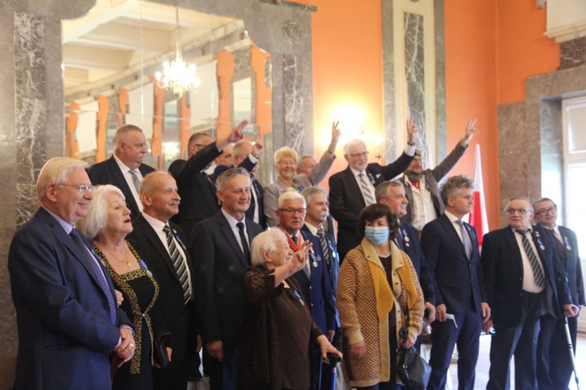 9 osób z powiatu starachowickiego z medalami 100 – lecia Odzyskania Niepodległości