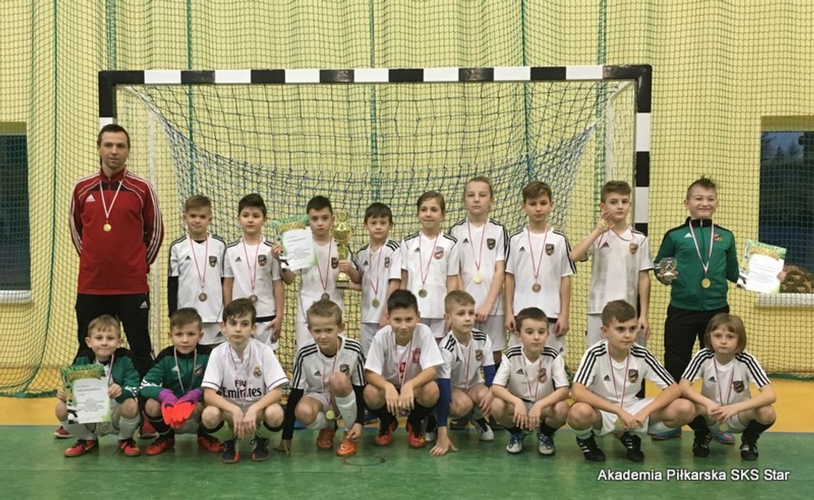 Akademia Piłkarska SKS Star Starachowice zdobyła złote medale w Ćmielowie