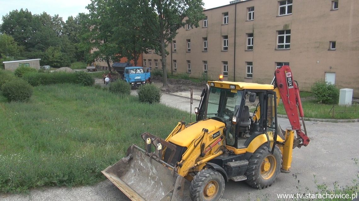 Budują parking przy „dwunastce”