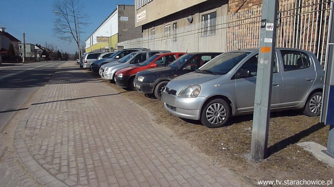 Łamanie przepisów parkowania na ulicy 1- go Maja