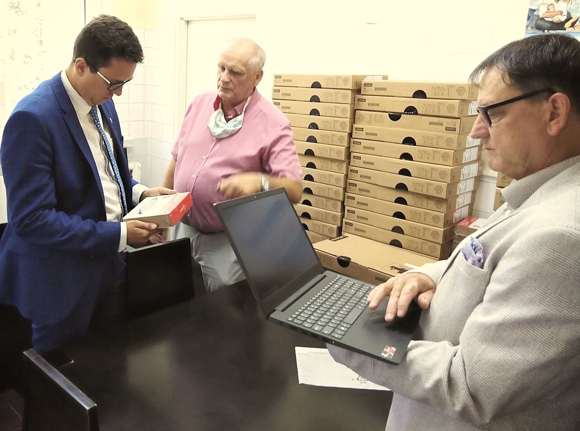 Laptopy dla dzieci pieczy zastępczej