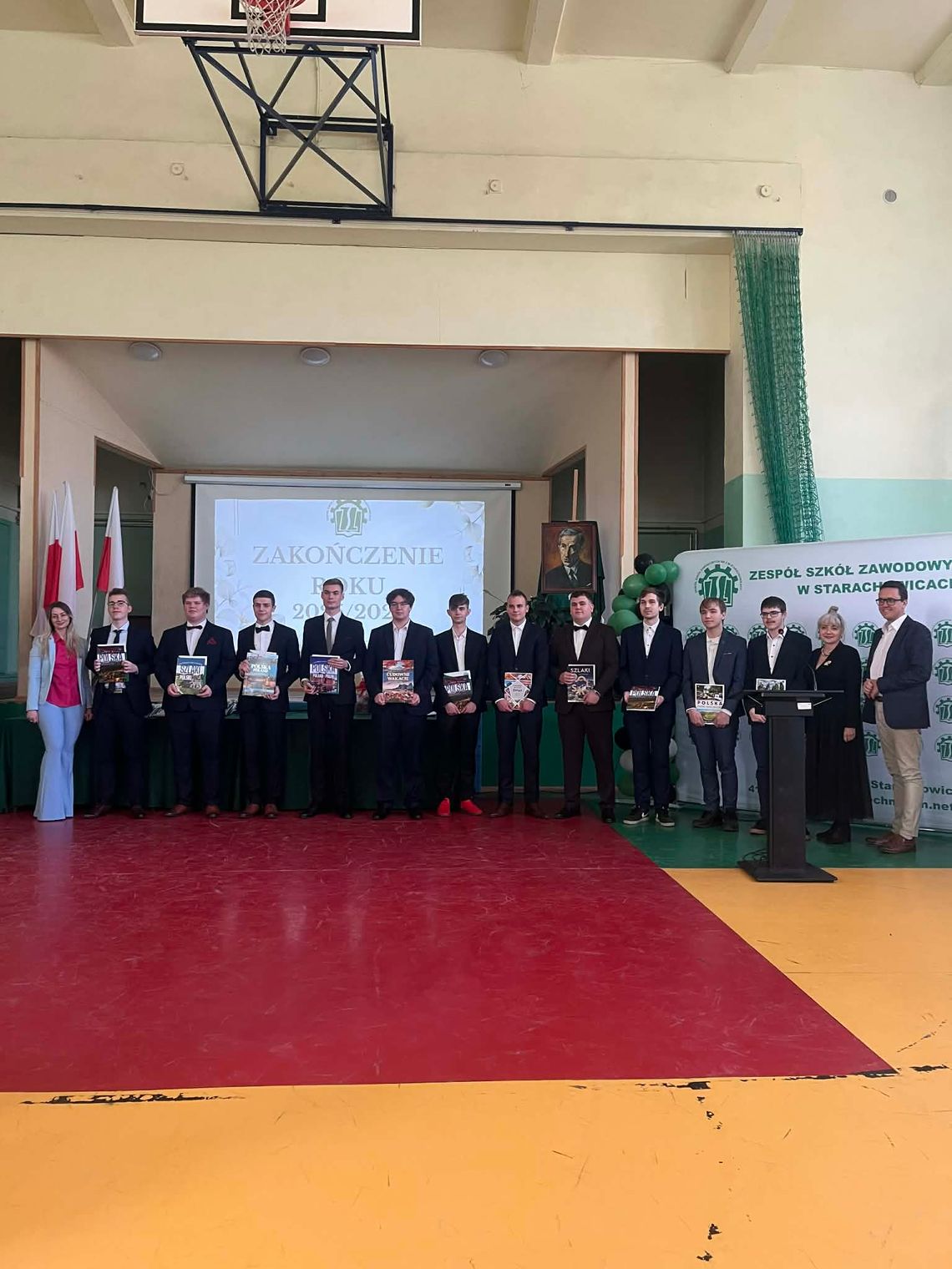 Ostatni dzwonek - wyjątkowe pożegnanie absolwentów ZSZ nr 2 w Starachowicach