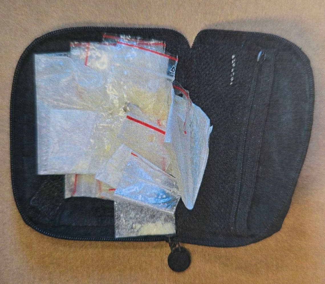 Pędzący z zakazami i narkotykami: 29-latek zatrzymany przez policję w Starachowicach Pędzący z zakazami i narkotykami: 29-latek zatrzymany przez policję w Starachowicach