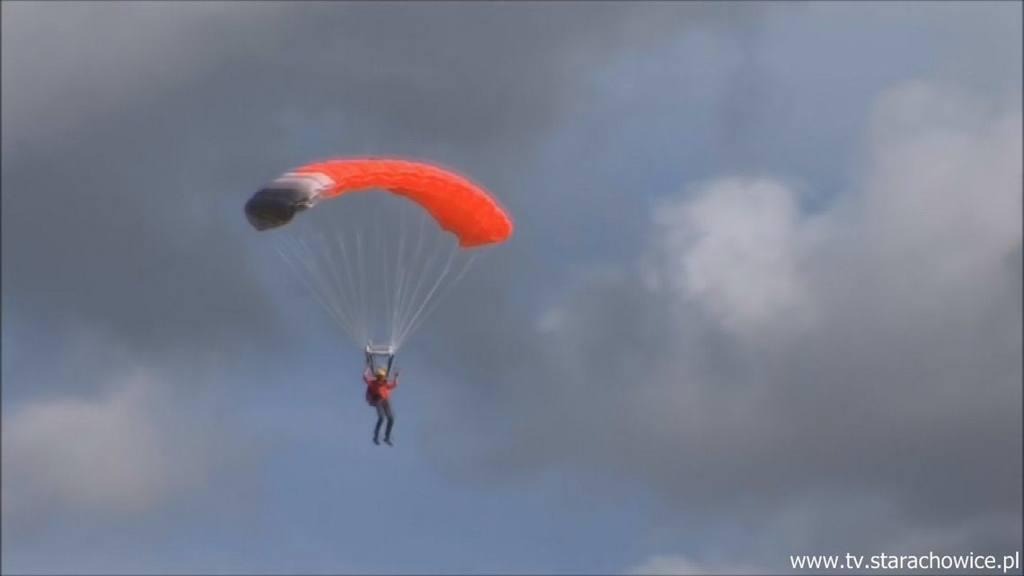 Podróżnicy zachęcają do nurkowania i spadochroniarstwa