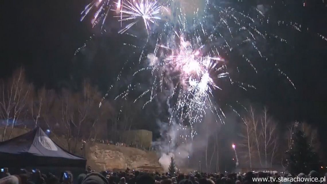 Prezydent Marek Materek o północy złożył bawiącym się starachowiczanom życzenia noworoczne