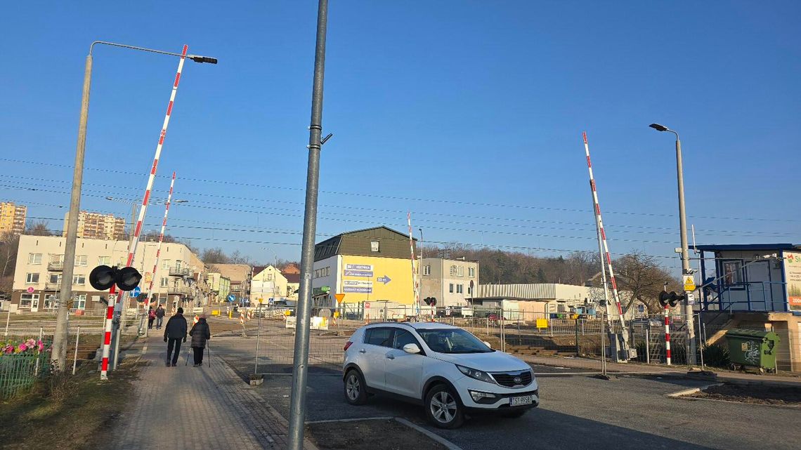 Przejazd kolejowy w Dolnych Starachowicach będzie otwarty!