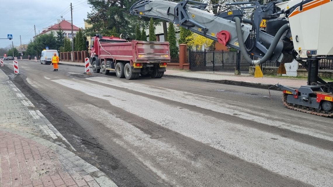 Ruszyła budowa ścieżki rowerowej na ul. 1 Maja. Będą utrudnienia w ruchu.