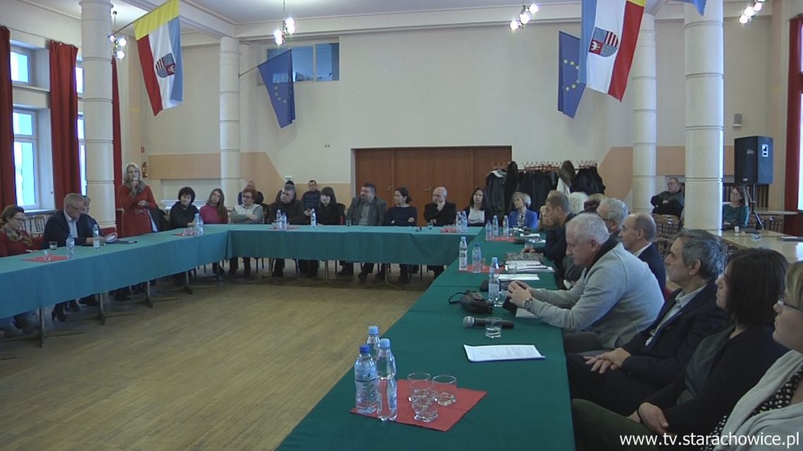 Samorząd Starachowic szuka pomysłu na wdrożenie reformy oświaty Samorząd Starachowic szuka pomysłu na wdrożenie reformy oświaty