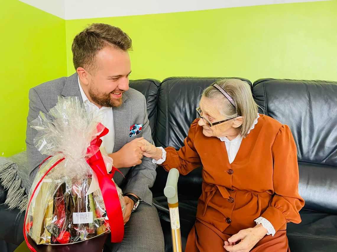 Setny jubileusz urodzin Pani Anny Rędziak Setny jubileusz urodzin Pani Anny Rędziak