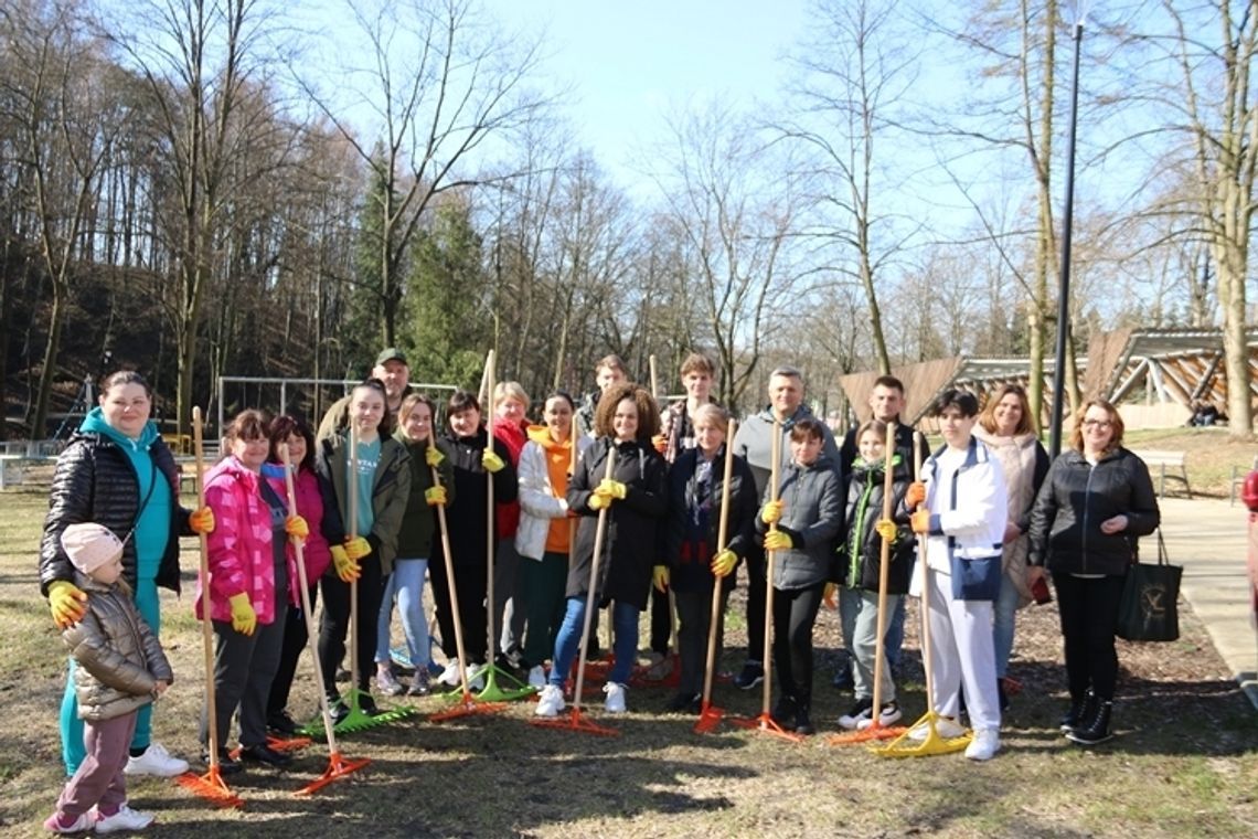 Ukraińcy posprzątali Park Miejski