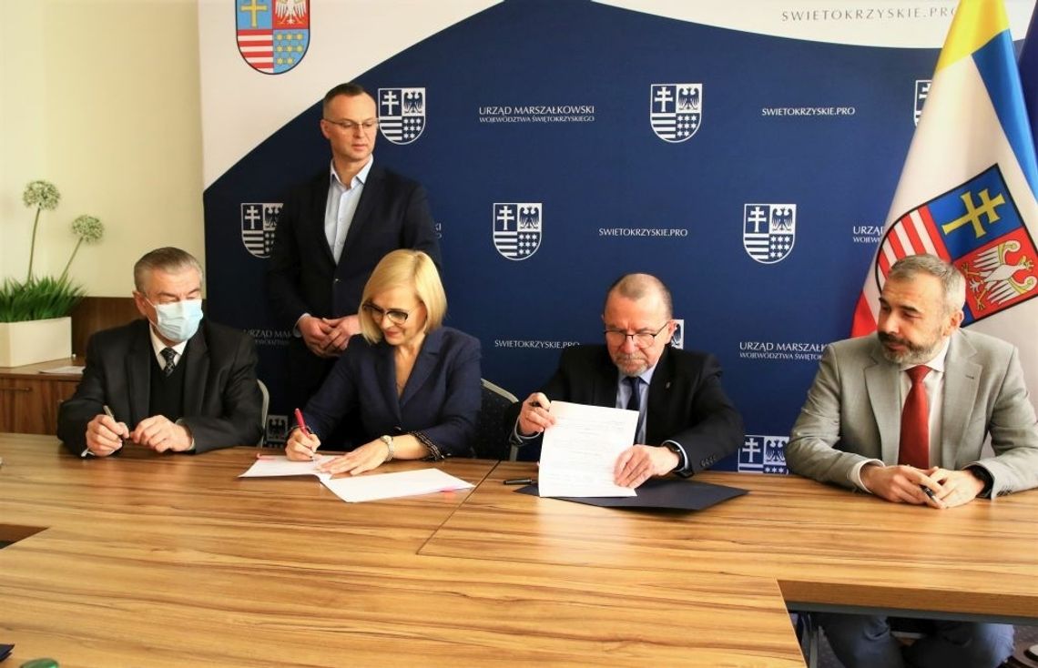 Umowy na dofinansowanie ZAZ-ów podpisane Umowy na dofinansowanie ZAZ-ów podpisane