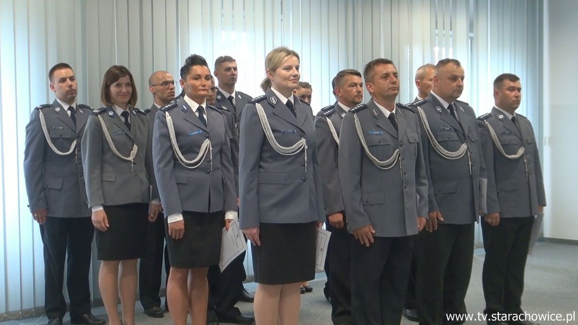 Z okazji Święta Policji awansowano w Starachowicach ponad 40 mundurowych